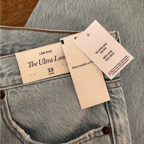 NWT Abercrombie & Fitch Low Rise Ultra Loose Jean size 33L Light Destroy Hem - Picture 12 of 12